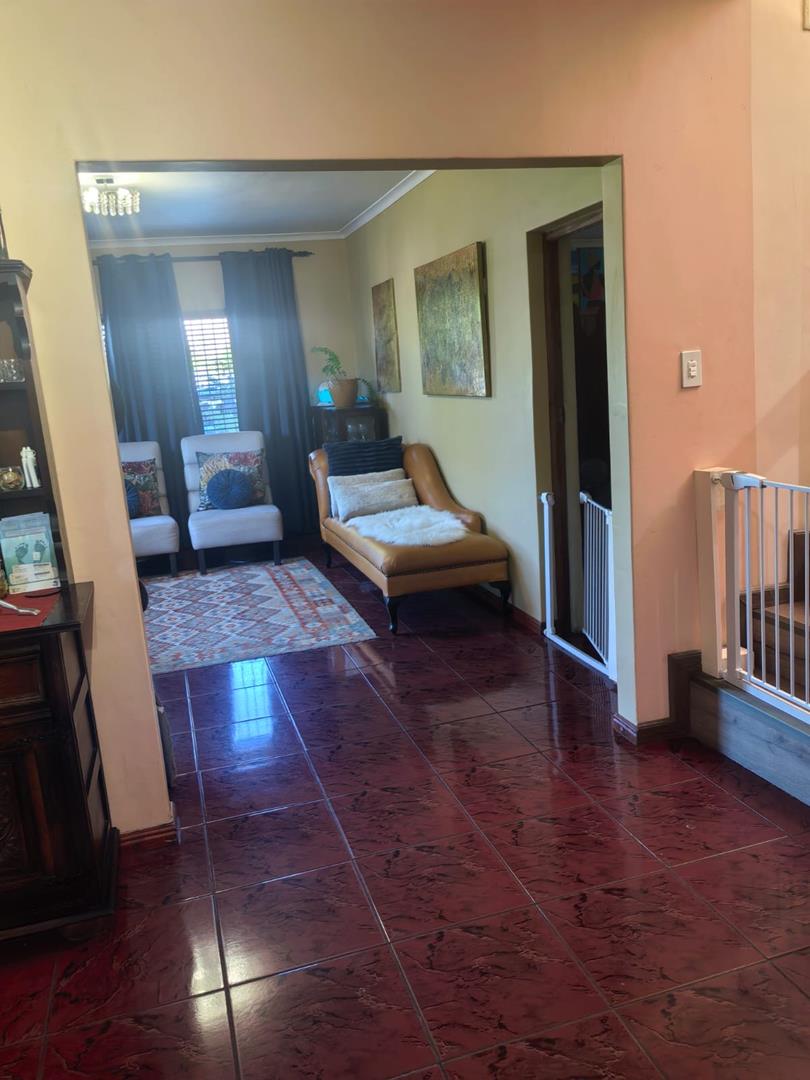 5 Bedroom Property for Sale in Peerless Park North Western Cape